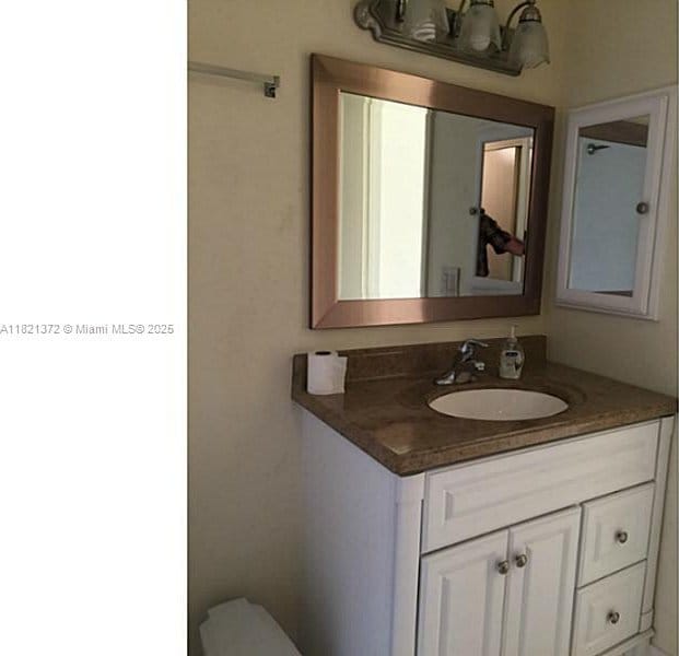 7900 Camino Crk Unit 401, Miami, FL 33143 - bathroom with vanity and toilet