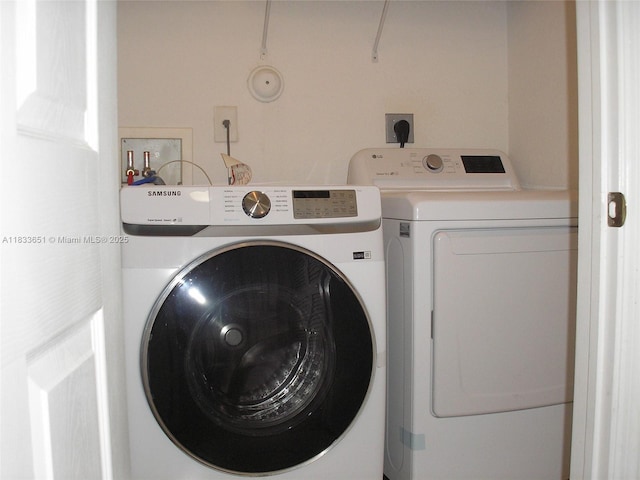 12846 SW 135th St, Miami, FL 33186 - laundry area with washer and dryer