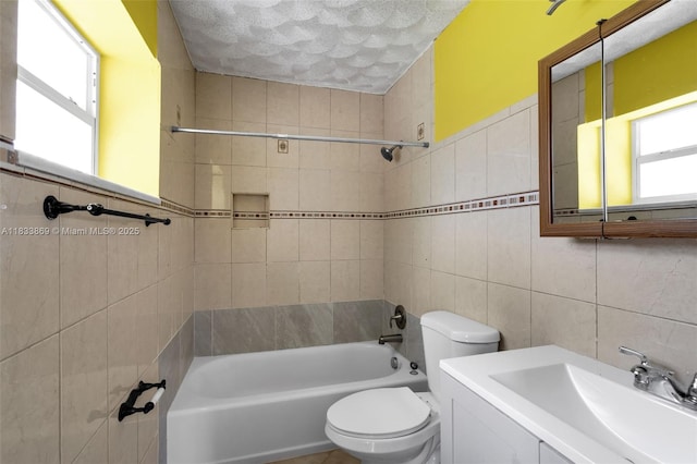 2727 Hypoluxo Rd, Boynton Beach, FL 33462 - full bath featuring tile walls, vanity, and  shower combination