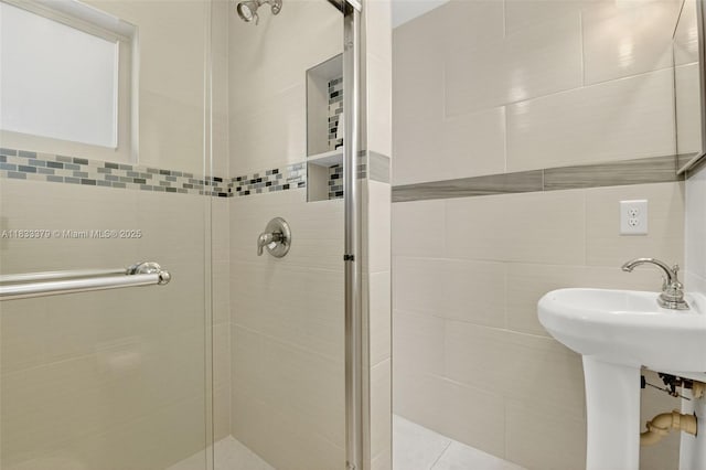 4061 Nova Ln, Lake Worth, FL 33462 - full bath with a shower stall and tile walls