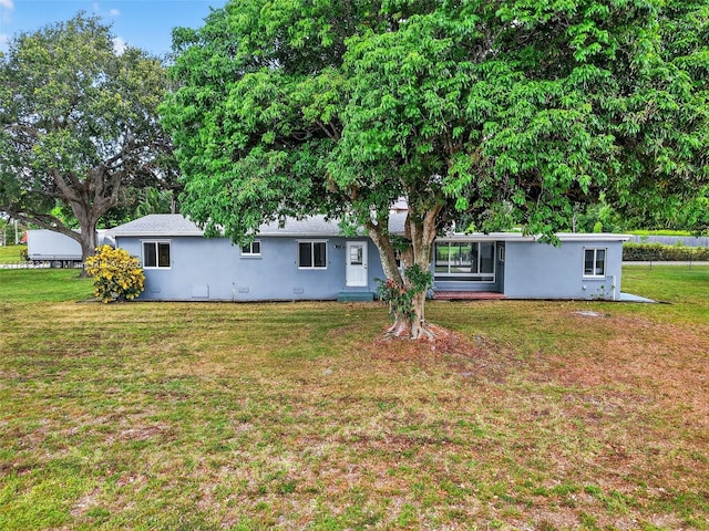 4061 Nova Ln, Lake Worth, FL 33462 - view of front of home featuring stucco siding and a front yard