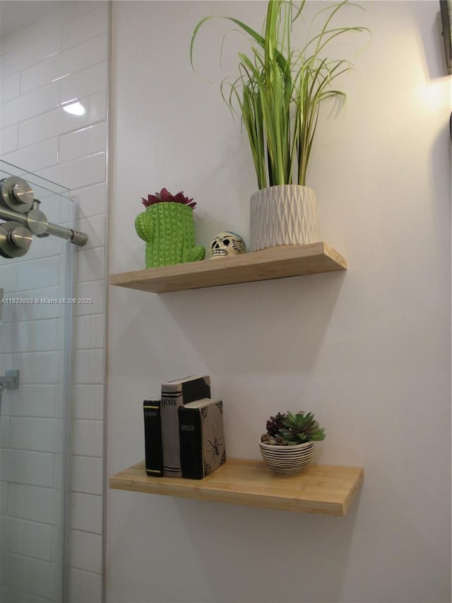 6910 SW 26th Ct, Miramar, FL 33023 - detailed view of tiled shower