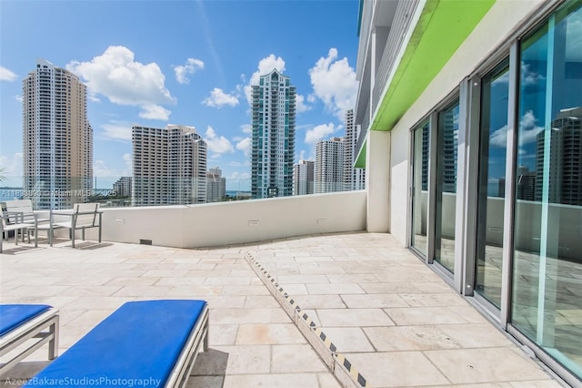 325 S Biscayne Blvd Unit 3918, Miami, FL 33131 - patio / terrace with a skyline view