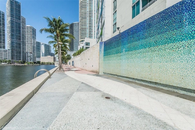 325 S Biscayne Blvd Unit 3918, Miami, FL 33131 - view of property's community with a water view and a view of city