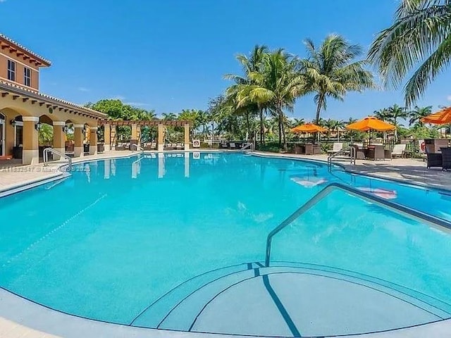 15601 SW 31st Ln, Miami, FL 33185 - community pool with a patio area