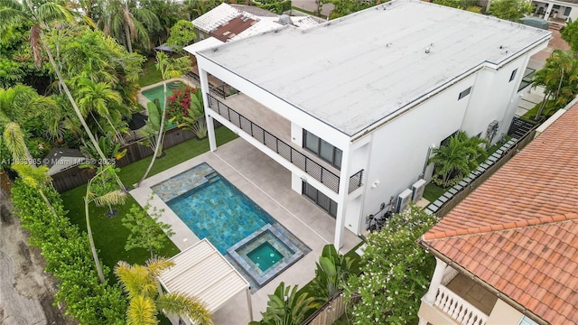 436 NE 10th Ave, Fort Lauderdale, FL 33301 - view of subject property with a pool