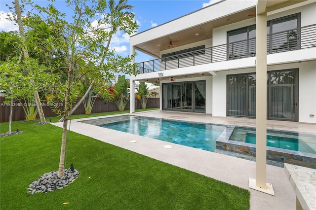 436 NE 10th Ave, Fort Lauderdale, FL 33301 - view of pool featuring a fenced backyard, ceiling fan, a patio, and a pool with connected hot tub