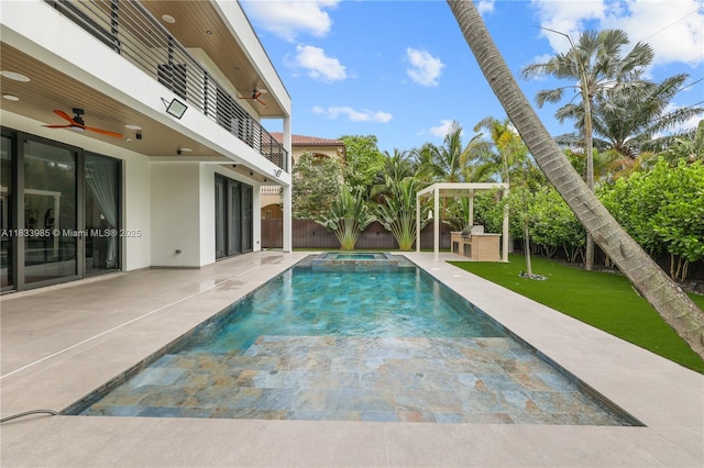 436 NE 10th Ave, Fort Lauderdale, FL 33301 - view of pool featuring a fenced backyard, a ceiling fan, a patio area, and a pool with connected hot tub