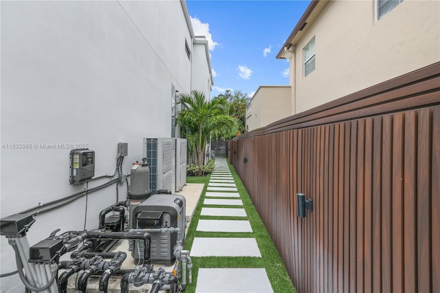 436 NE 10th Ave, Fort Lauderdale, FL 33301 - view of yard