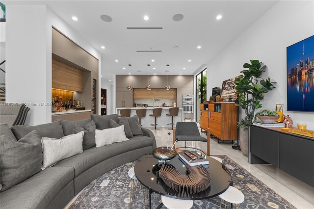 436 NE 10th Ave, Fort Lauderdale, FL 33301 - living area featuring recessed lighting