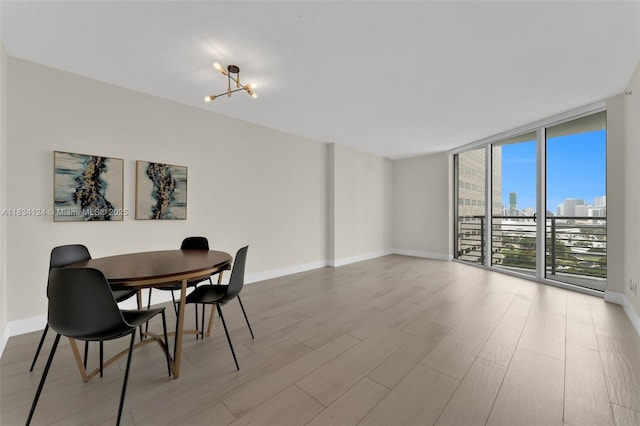 325 S Biscayne Blvd Unit 2816, Miami, FL 33131 - dining space featuring light wood-type flooring, floor to ceiling windows, a view of skyline, and a chandelier