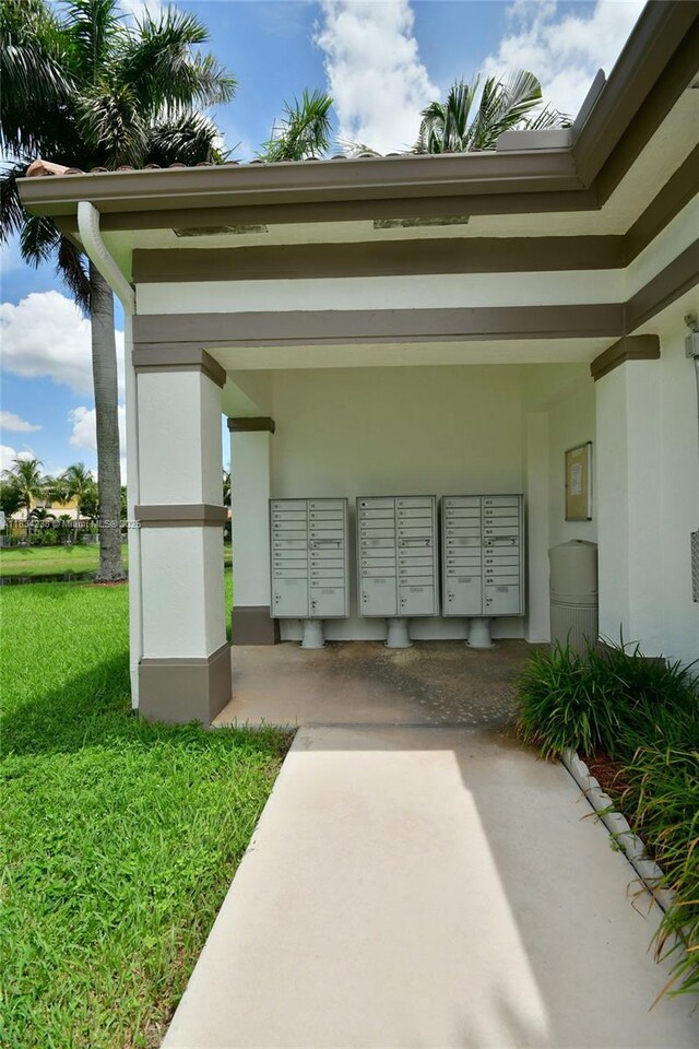 6293 SW 165th Ave, Miami, FL 33193 - view of home's community featuring mail area and a lawn