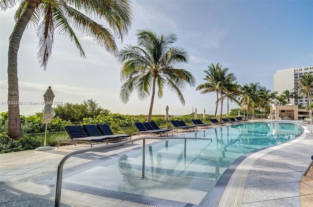 6899 Collins Ave Unit 2004, Miami Beach, FL 33141 - view of community pool