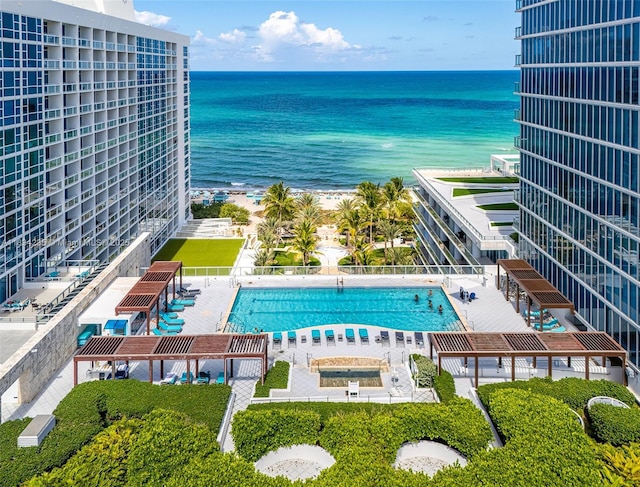 6899 Collins Ave Unit 2004, Miami Beach, FL 33141 - aerial view of a pool and a nearby body of water