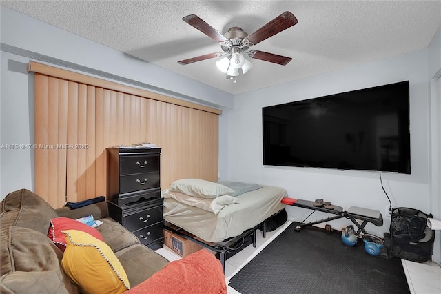 571 SW 142nd Ave Unit 410O, Pembroke Pines, FL 33027 - living area featuring a ceiling fan and a textured ceiling