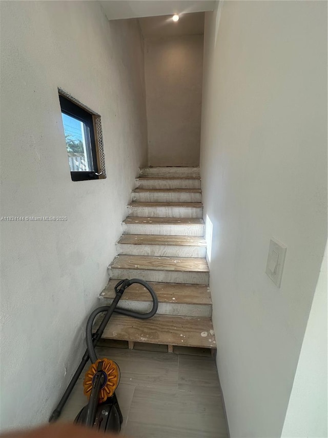 5900 NE 21st Ln, Fort Lauderdale, FL 33308 - view of staircase