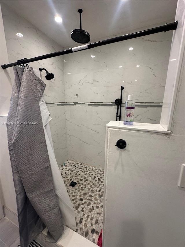5900 NE 21st Ln, Fort Lauderdale, FL 33308 - bathroom with tiled shower