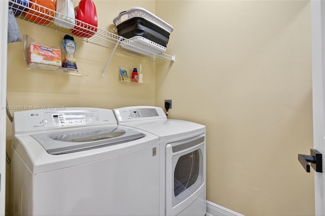 153 Apalachee Ln, Jupiter, FL 33458 - laundry area with washer and clothes dryer