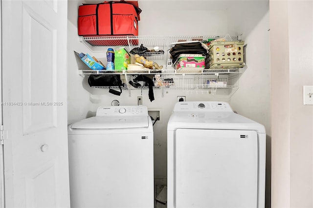 1303 W 6th St, Riviera Beach, FL 33404 - laundry room featuring independent washer and dryer