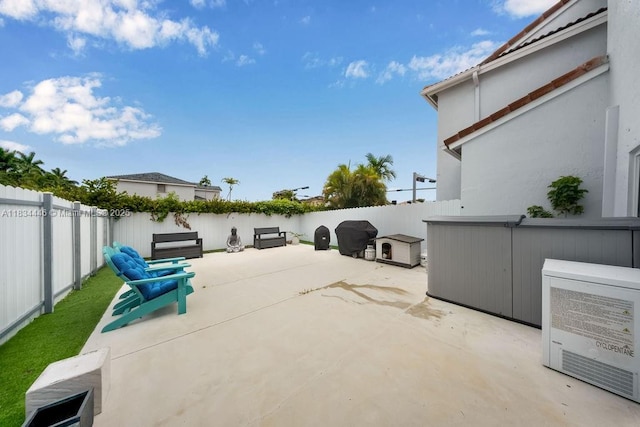985 SW 147th Ct, Miami, FL 33194 - fenced backyard with a patio area and a jacuzzi