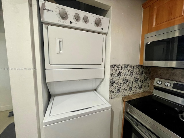 10090 NW 80th Ct Unit 1401, Hialeah Gardens, FL 33016 - laundry area featuring stacked washer / drying machine