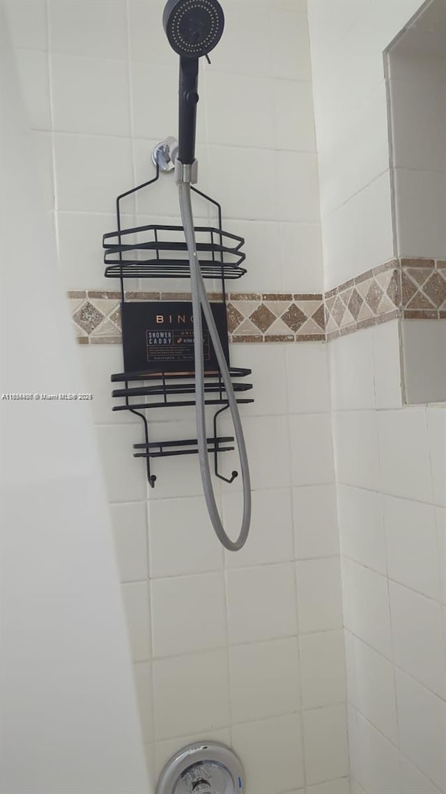 6137 Dewey St, Hollywood, FL 33023 - detailed view