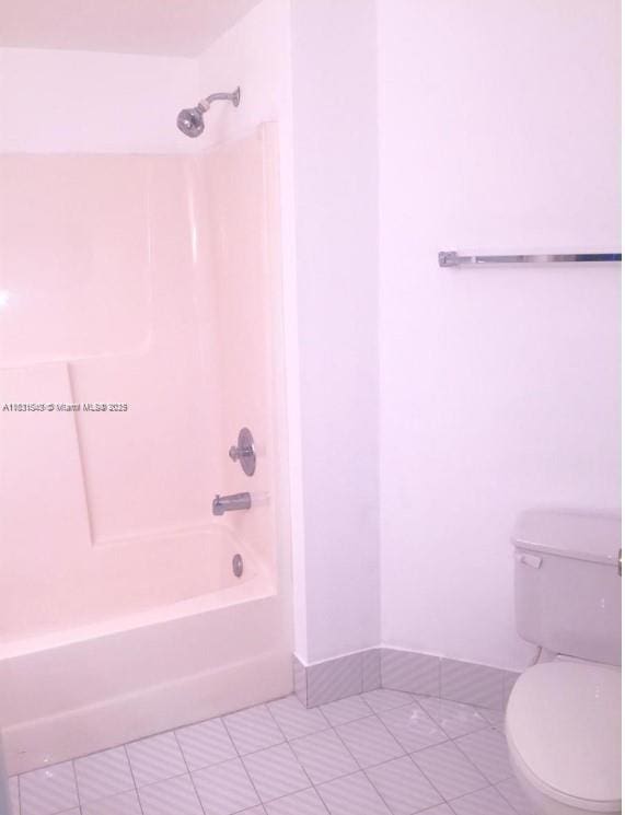 9421 Fontainebleau Blvd Unit 206-35, Miami, FL 33172 - full bathroom featuring  shower combination and tile patterned flooring