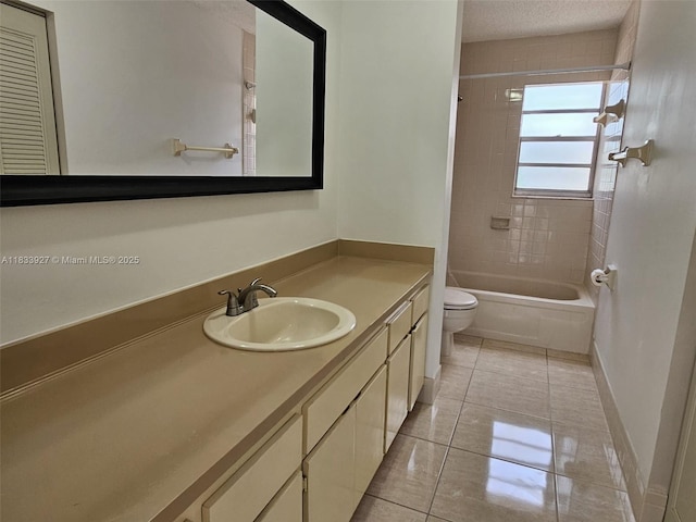 9199 Fontainebleau Blvd Unit 6, Miami, FL 33172 - bathroom with vanity, washtub / shower combination, and tile patterned flooring