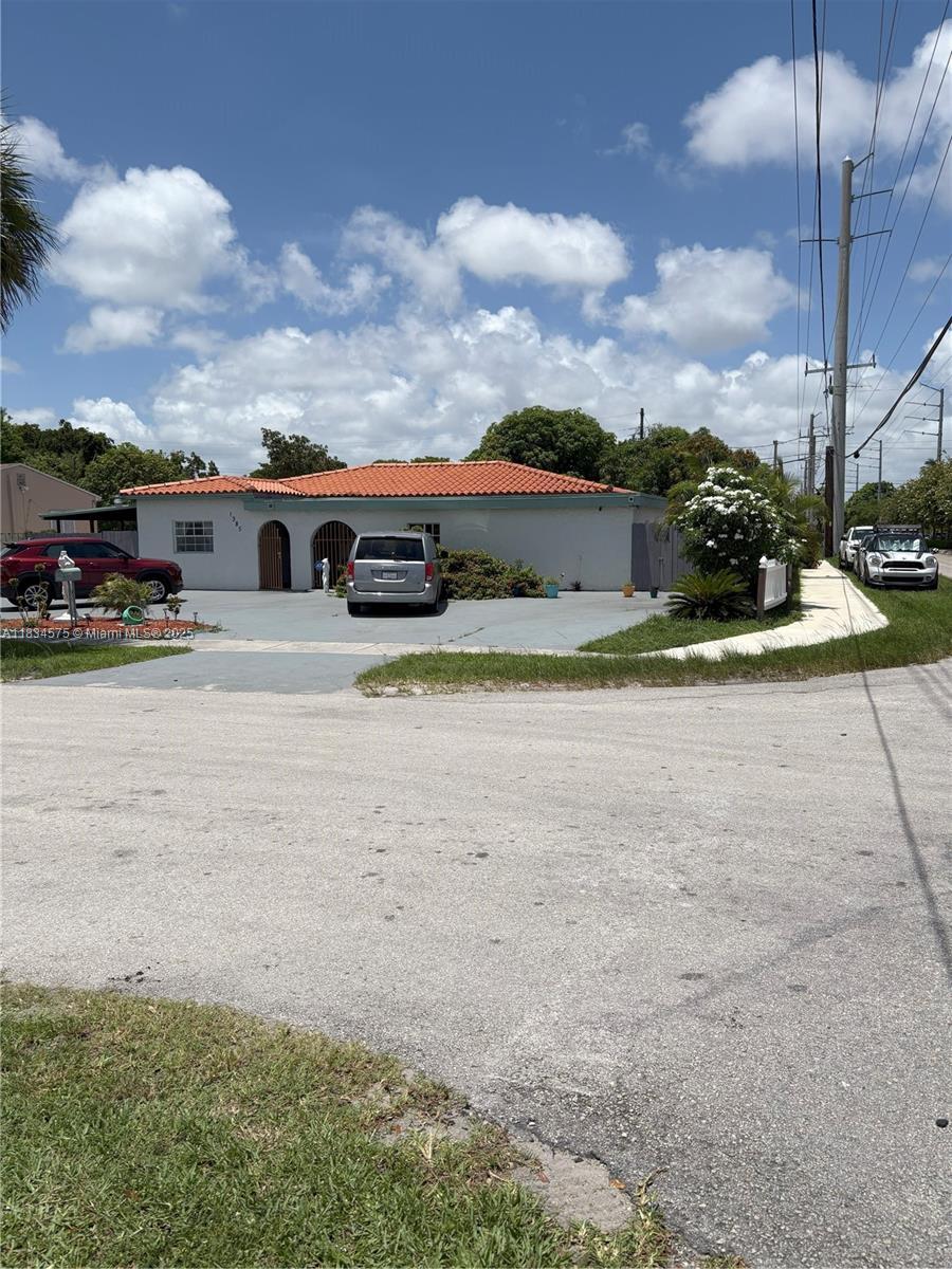 1385 NE 130th St, North Miami, FL 33161 - photo 1