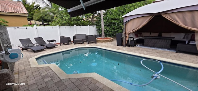 19185 SW 25th Ct, Miramar, FL 33029 - view of swimming pool featuring outdoor lounge area, a patio, and a fenced backyard