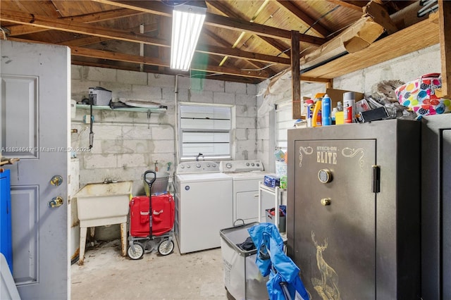 796 29th Ave, Vero Beach, FL 32968 - unfinished below grade area featuring independent washer and dryer and concrete block wall