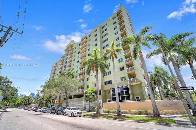 816 NW 11th St Unit 801, Miami, FL 33136 - view of apartment building / complex