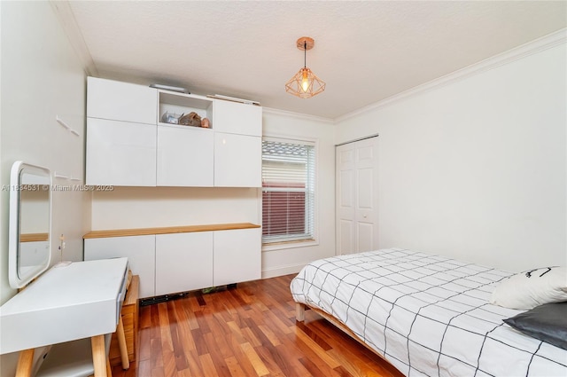1583 SW 191st Ave, Pembroke Pines, FL 33029 - bedroom featuring crown molding and wood finished floors