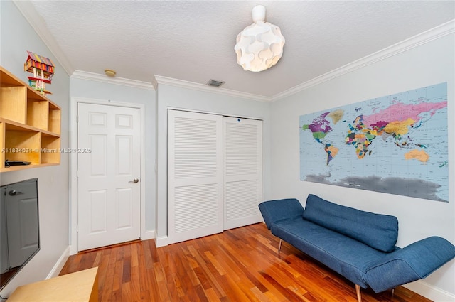 1583 SW 191st Ave, Pembroke Pines, FL 33029 - sitting room with wood finished floors, crown molding, and a textured ceiling