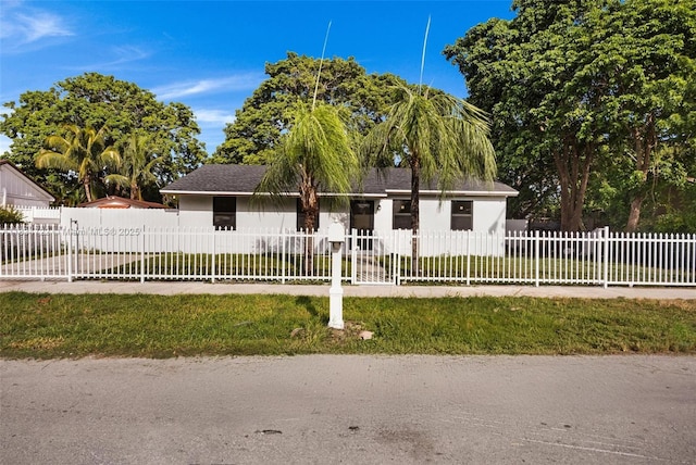 324 SW 16th Ter, Homestead, FL 33030 - ranch-style house with a fenced front yard