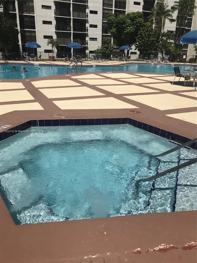 16909 N Bay Rd Unit 319, Sunny Isles Beach, FL 33160 - community pool with a community hot tub and a patio