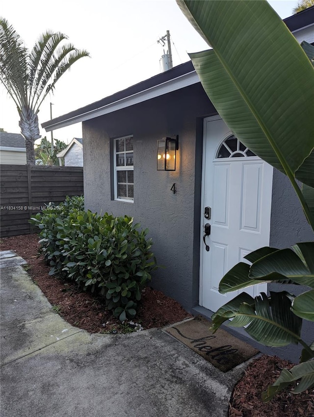 view of exterior entry featuring stucco siding