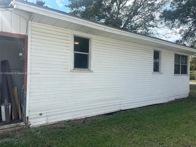 532 Bond, Clewiston, FL 33440 - view of side of property with a lawn