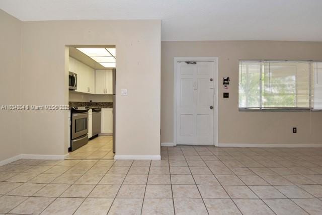 2101 NE 68th St Unit 103, Fort Lauderdale, FL 33308 - entrance foyer featuring light tile patterned flooring