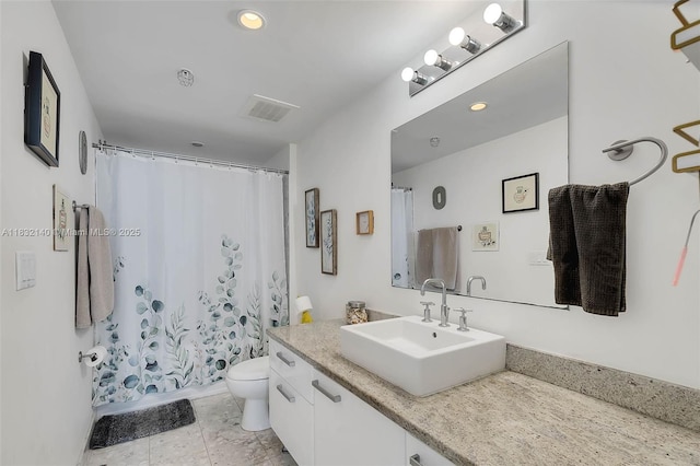 185 SW 7th St Unit 2204, Miami, FL 33130 - bathroom with vanity, curtained shower, and recessed lighting