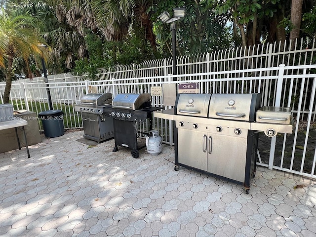 3910 Inverrary Blvd Unit 603-B, Lauderhill, FL 33319 - view of patio with grilling area
