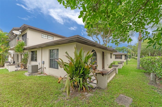 13926 SW 46th Ter Unit A 351, Miami, FL 33175 - rear view of house featuring stucco siding and a yard
