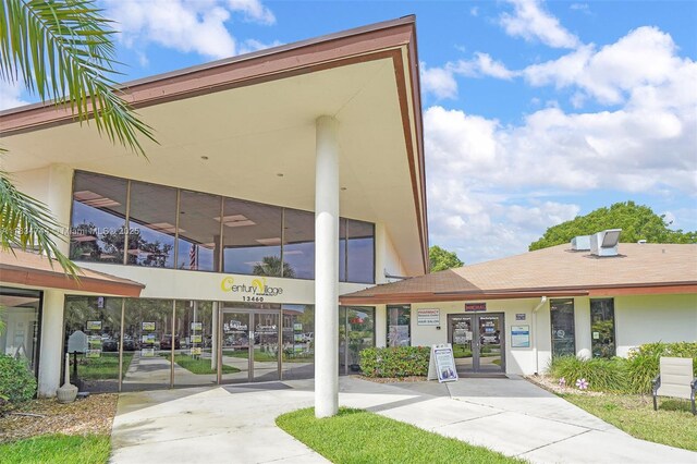 13255 SW 7th Ct Unit 213D, Pembroke Pines, FL 33027 - view of property featuring driveway