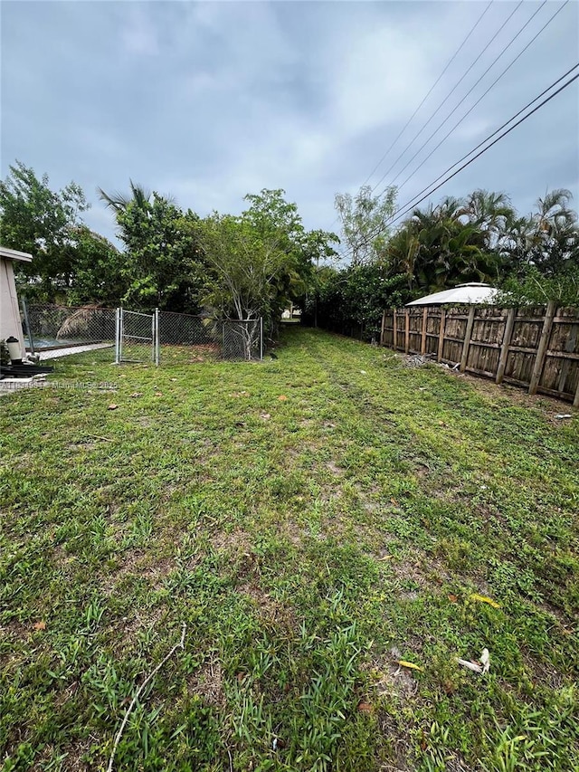 60 NW 120th Ter, North Miami, FL 33168 - view of yard