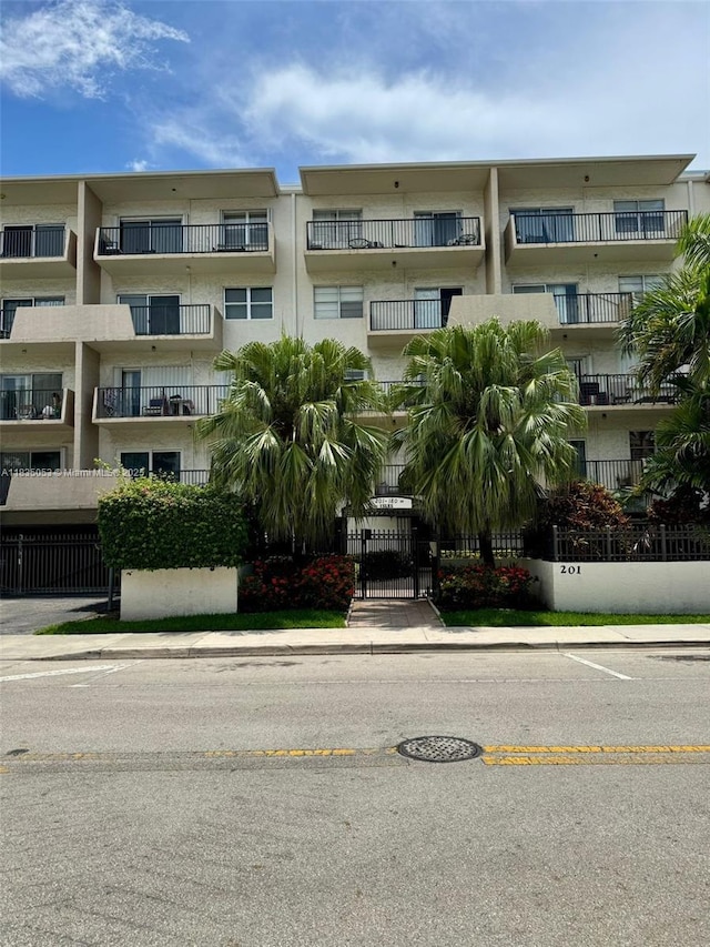 201 180th Dr Unit 114, Sunny Isles Beach, FL 33160 - view of apartment building / complex