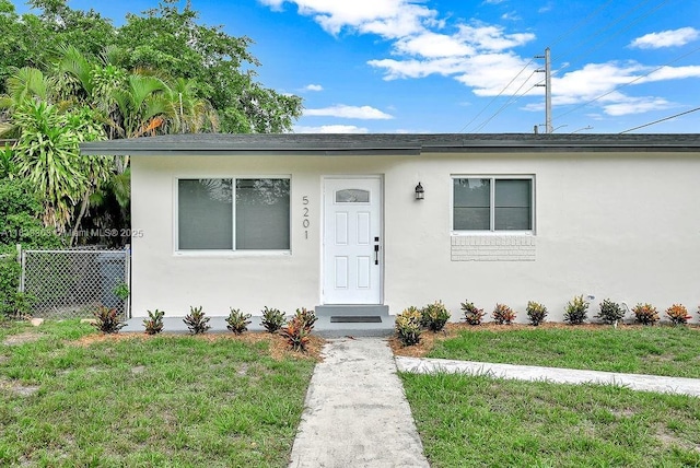 5201 Wiley St, Hollywood, FL 33021 - bungalow featuring stucco siding