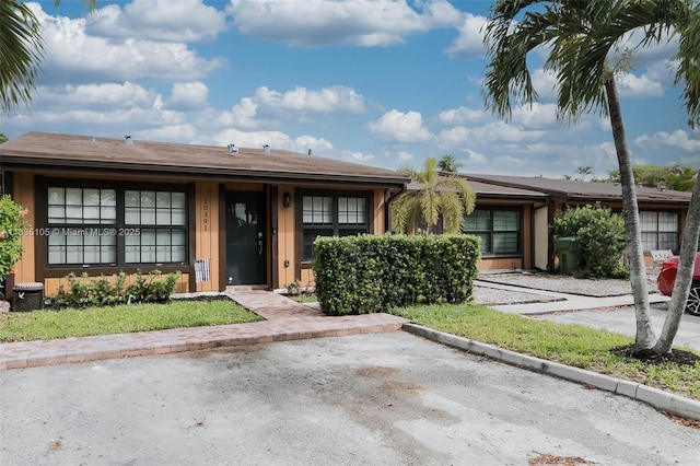 10391 Jasmine Ct, Pembroke Pines, FL 33026 - view of front facade