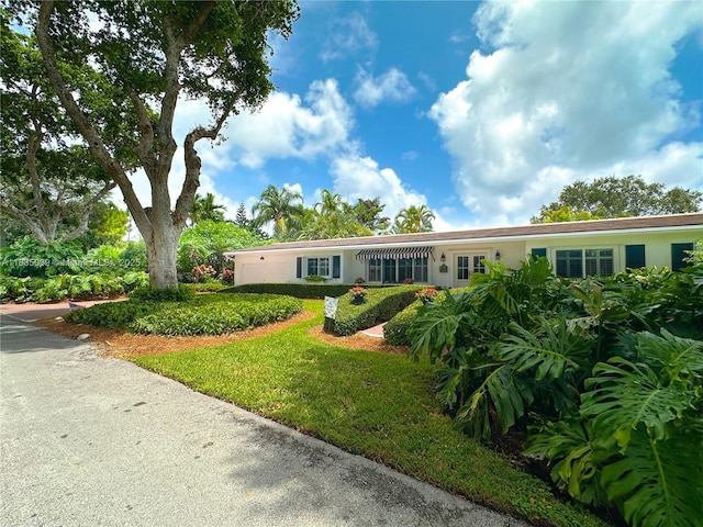 8225 SW 151st St, Palmetto Bay, FL 33158 - ranch-style home featuring stucco siding and a front lawn