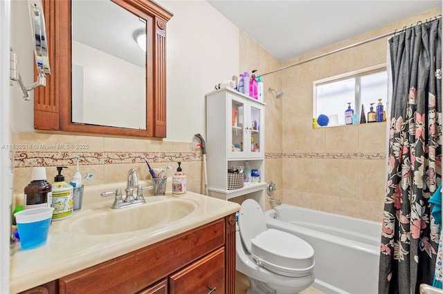 17130 SW 93rd Ave, Palmetto Bay, FL 33157 - full bath with shower / tub combo with curtain, vanity, and tasteful backsplash