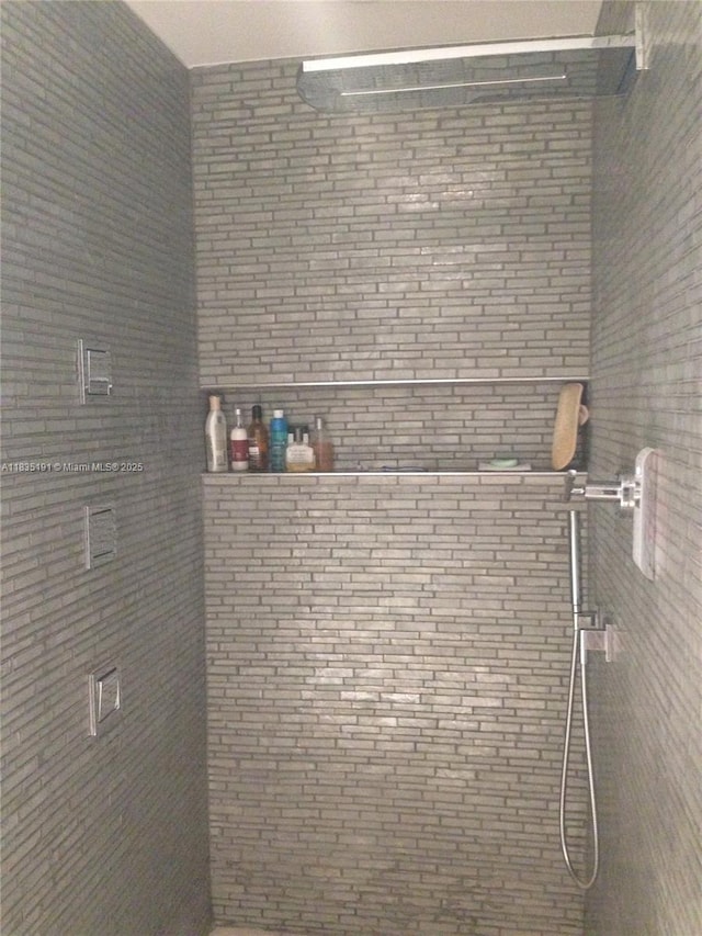 17121 Collins Ave Unit 2803, Sunny Isles Beach, FL 33160 - full bath featuring tiled shower